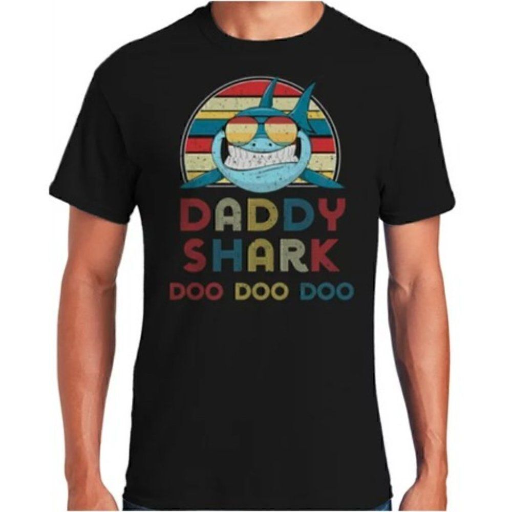 Fruit of the Loom Graphic Daddy Shark Black Shirt Large